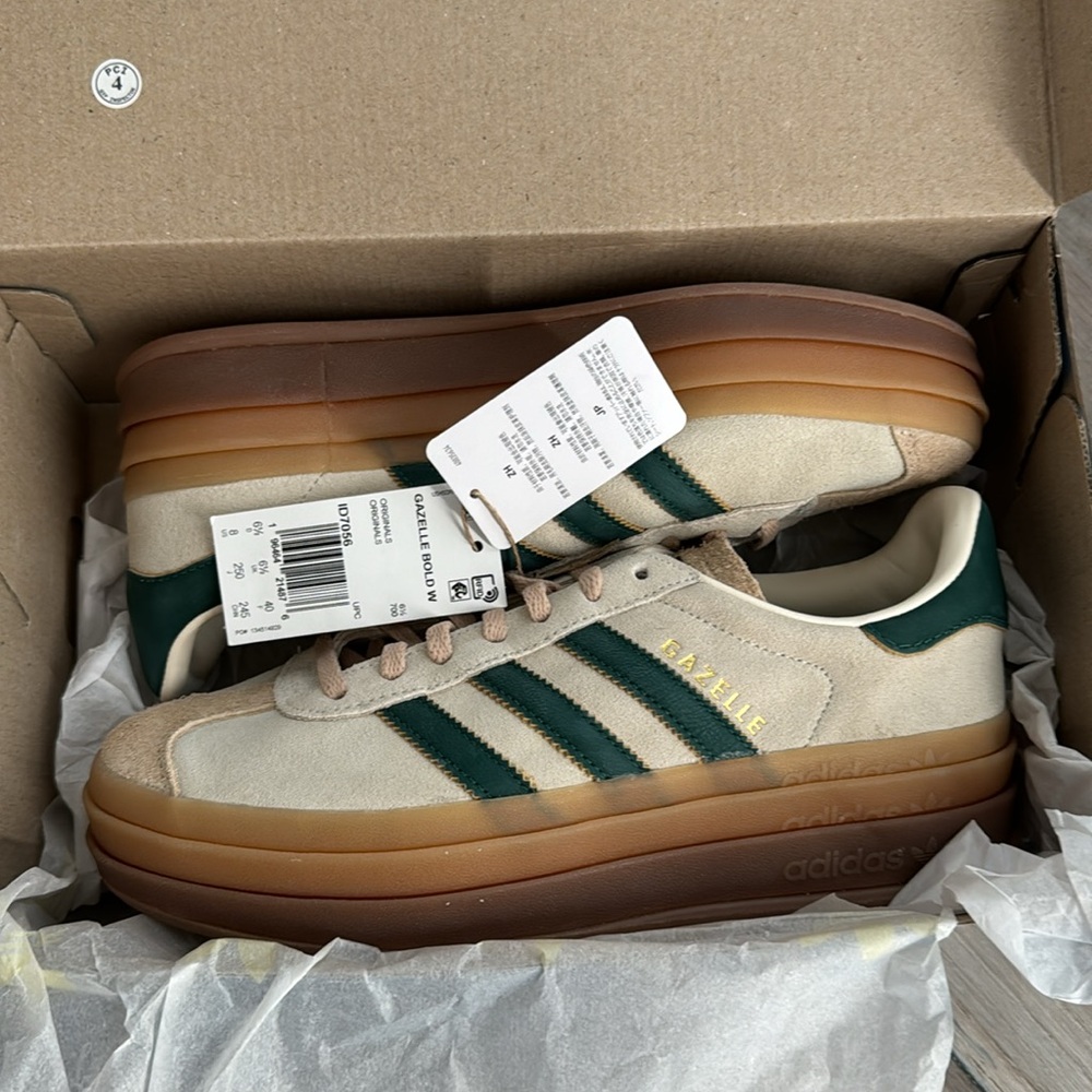 NWT Adidas Gazelle Bold Platform GumSole Shoe Cream Collegiate Green Size 8